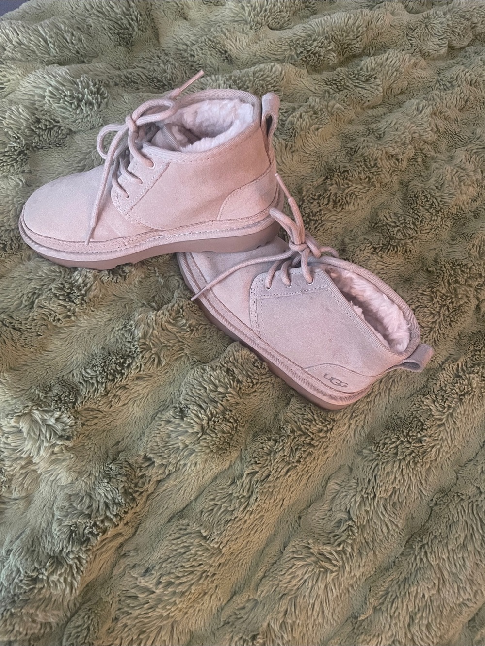 UGG Kids tan Suede Lace-Up Fleece-Lined Boots